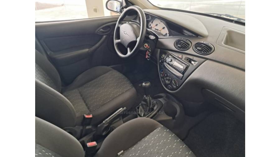 FORD - FOCUS - 2005/2005 - Prata - Sob Consulta