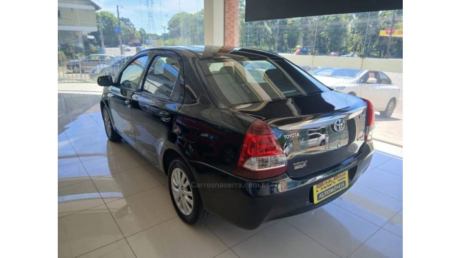 TOYOTA - ETIOS - 2013/2013 - Preta - Sob Consulta