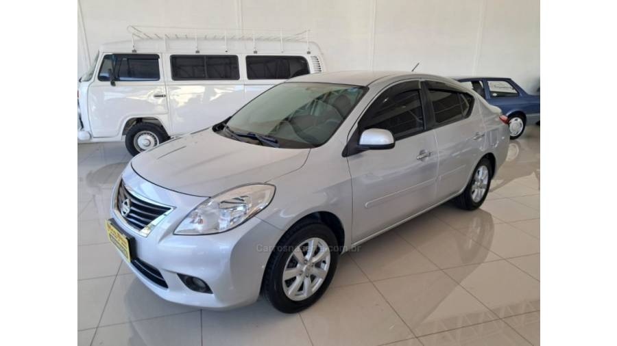 NISSAN - VERSA - 2012/2013 - Prata - Sob Consulta