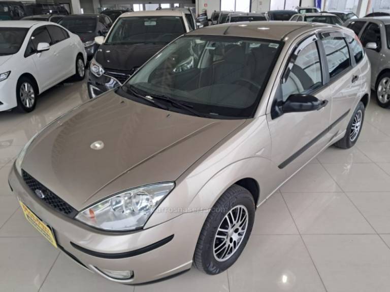 FORD - FOCUS - 2005/2005 - Prata - Sob Consulta