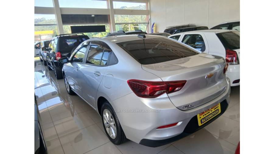 CHEVROLET - ONIX - 2022/2023 - Prata - Sob Consulta