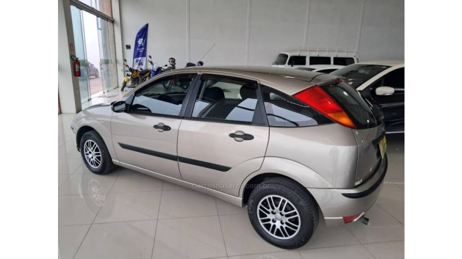 FORD - FOCUS - 2005/2005 - Prata - Sob Consulta