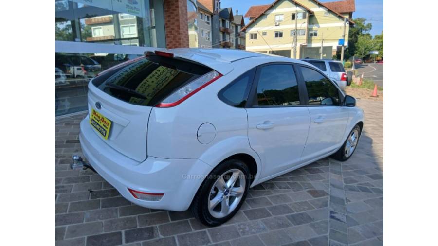 FORD - FOCUS - 2012/2013 - Branca - Sob Consulta