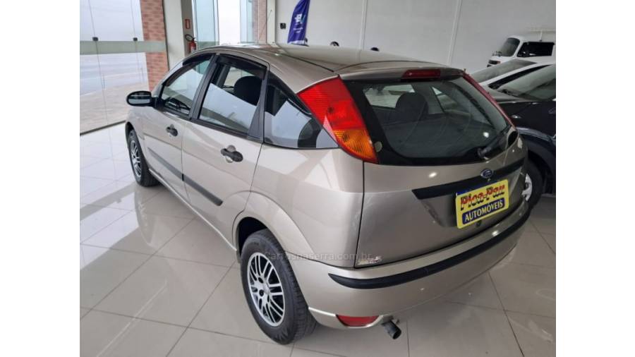 FORD - FOCUS - 2005/2005 - Prata - Sob Consulta
