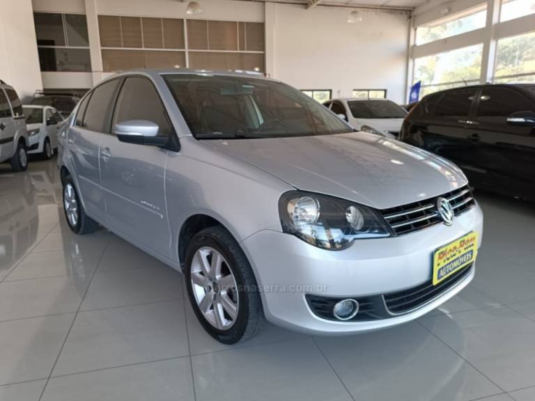 VOLKSWAGEN - POLO SEDAN - 2011/2012 - Prata - Sob Consulta