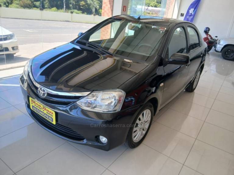 TOYOTA - ETIOS - 2013/2013 - Preta - Sob Consulta