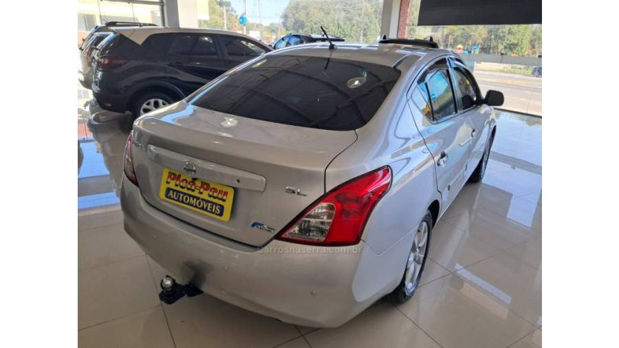 NISSAN - VERSA - 2012/2013 - Prata - Sob Consulta
