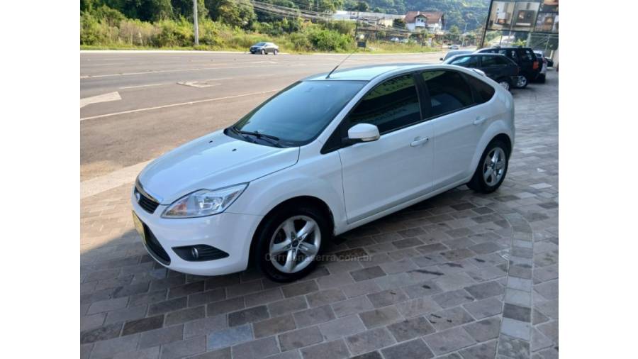 FORD - FOCUS - 2012/2013 - Branca - Sob Consulta