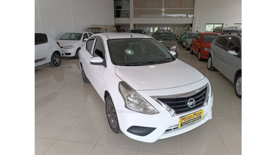 NISSAN - VERSA - 2016/2017 - Branca - Sob Consulta