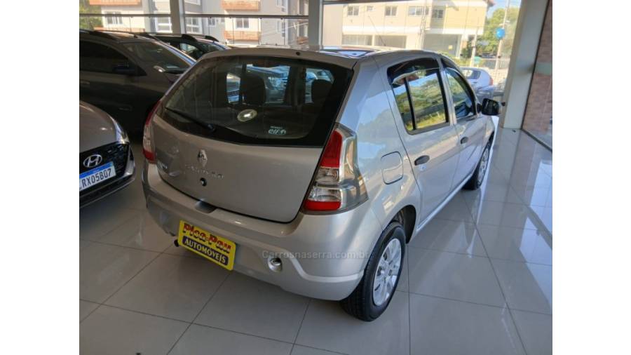 RENAULT - SANDERO - 2013/2014 - Prata - Sob Consulta