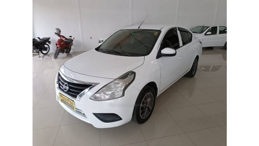 NISSAN - VERSA - 2016/2017 - Branca - Sob Consulta