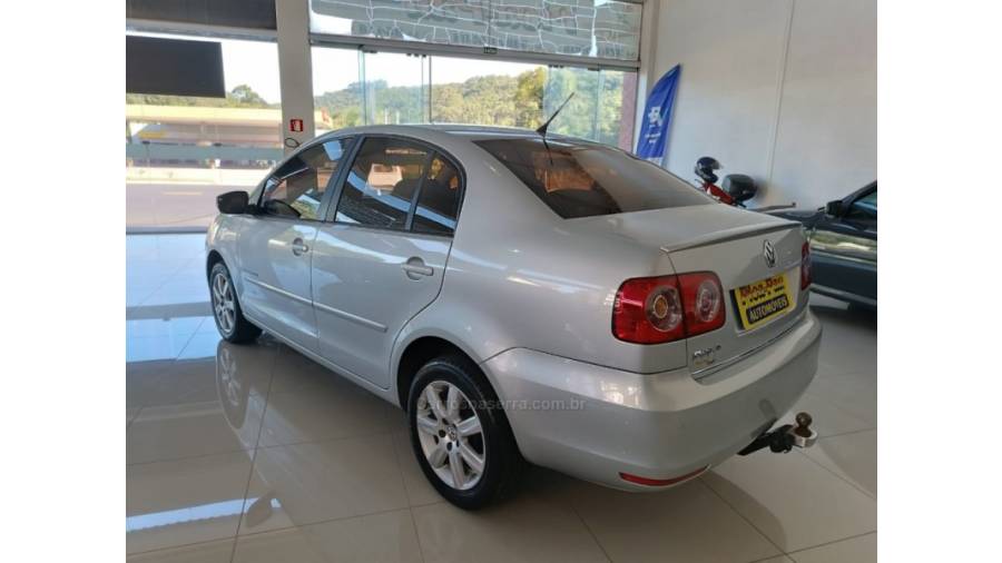 VOLKSWAGEN - POLO SEDAN - 2011/2012 - Prata - Sob Consulta