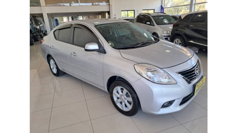 NISSAN - VERSA - 2012/2013 - Prata - Sob Consulta