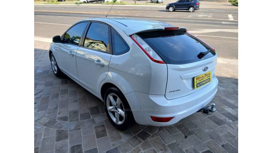 FORD - FOCUS - 2012/2013 - Branca - Sob Consulta