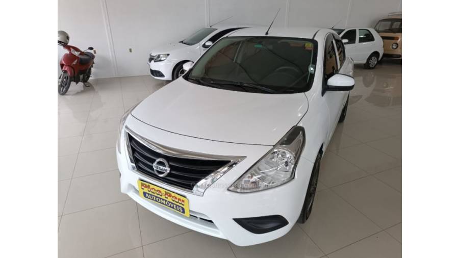 NISSAN - VERSA - 2016/2017 - Branca - Sob Consulta