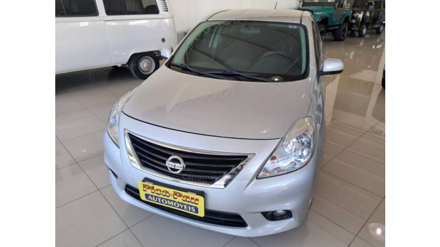 NISSAN - VERSA - 2012/2013 - Prata - Sob Consulta